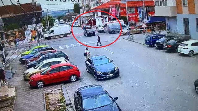 Accident în Filiaşi între ambulanţă şi un autoturism