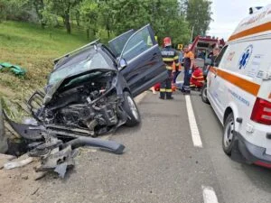 Accident rutier pe DN 66 în Bănița! O fetiță de 10 ani a decedat, alte trei persoane rănite grav