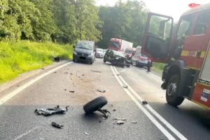 Accident rutier pe DN1, în zona Hula Bradului! Cinci persoane implicate, traficul oprit pentru intervenție