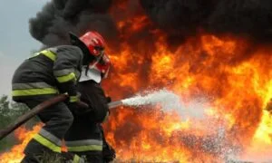 Incendiu la o gospodărie din comuna Ciofrângeni, județul Argeș; intervenție a pompierilor de la Curtea de Argeș fără victime raportate