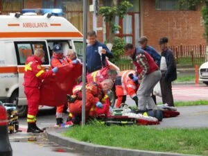 O femeie a murit după ce și-a dat foc pe o stradă din Petrila; anchetă în curs pentru stabilirea circumstanțelor