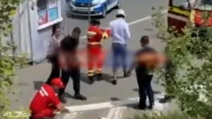 Bărbat urmărit și bătut cu o cheie de strâns roți în plină zi! Poliția caută agresorii!