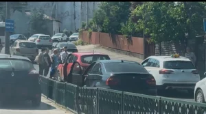 Accident rutier în Pitești: o femeie a fost rănită după ce a fost lovită de un autoturism pe strada Smeurei