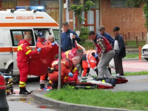 Tragedie în Hunedoara! Adolescentă de 15 ani, la un pas de moarte după ce s-a aruncat de la etajul școlii!