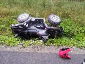 Accident grav la Bistrița! Doi tineri beți, fără permis, răsturnați cu ATV neînmatriculat