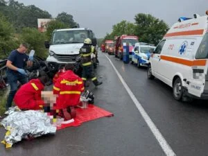 Accident rutier grav! O persoană decedată, o victimă în stare critică, trafic blocat complet