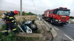 Accident grav! Două persoane rănite, intervenție rapidă a salvatorilor
