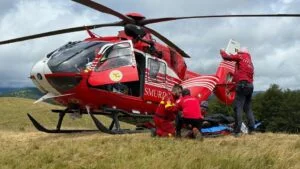 Tânăr cioban de 19 ani rănit grav după explozia unei petarde în apropiere de Azuga, transportat la Brașov