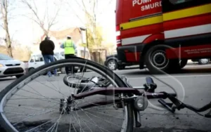 Accident mortal! Biciclist spulberat de mașină, acesta a murit pe loc