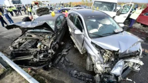 Accident grav! Trafic blocat, două persoane rănite după o coliziune violentă