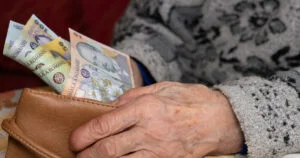 Adio bani livrați de poștaș? Schimbarea majoră anunțată acum pentru toți pensionarii!