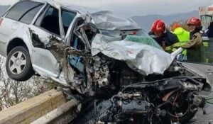Imagini de groază pe DN6! O mamă și copiii ei, striviți de un TIR. Greșeala uriașă făcută de femeie