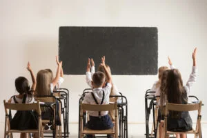 Se schimbă totul în școli! Ce nu mai au voie să facă profesorii cu temele. Veste uriașă pentru toți elevii