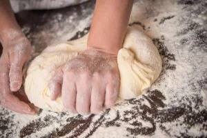 Secretul gospodinelor din Arad pentru masa de Revelion! Ce trebuie să pui în plăcintă pentru a avea noroc tot anul nou