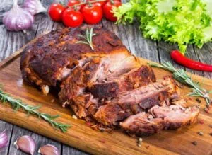 Secretul celui mai bun cotlet de porc în sos roze. Ce trebuie să adaugi neapărat în tigaie, te lingi pe degete!