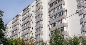 Adio, zgomot la bloc! Amenzi de 6.000 de lei pentru românii care fac această greșeală banală