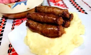 Secretul gospodinelor pentru cei mai buni cârnați de casă! Ingredientul banal care îi face delicioși. Rețeta completă