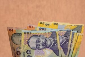 Bani în plus pentru acești români din 2026! Cine primește peste 2.100 de lei pe lună și ce trebuie să faci obligatoriu