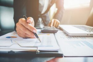 Vestea momentului pentru acești pensionari! Se schimbă legea: Rămân cu doar 15% din pensie dacă vor și salariu la stat