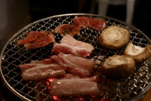 Secretul pentru cel mai bun grătar: Ce trebuie să faci înainte să pui micii pe jar pentru un gust ca la restaurant