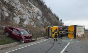 Haos pe DN 6! Accident cu trei mașini la Viaductul Vodița. Traficul este blocat complet chiar acum!