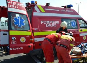 Impact violent lângă Pitești! Două mașini s-au făcut praf în Mărăcineni. Ce au găsit salvatorii la fața locului