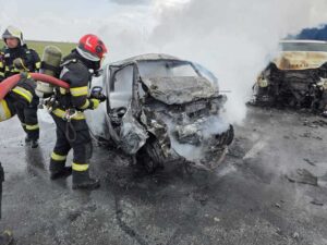 Tragedie uriașă pe DN2-E85! Mașină în flăcări și doi morți după un impact violent în localitatea Mihăilești