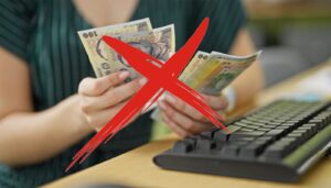Lovitură totală pentru românii care țin banii la saltea! Se schimbă legea, ce se întâmplă cu plata cash din 2027
