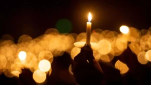 Risc uriaș de Paște: Lumina Sfântă ar putea să NU mai ajungă în România! Decizia de ultimă oră luată de Patriarhie