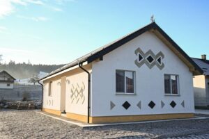 Locuiești în casa părinților fără acte? Detaliul legal care te poate lăsa pe drumuri peste noapte! Ce spune legea
