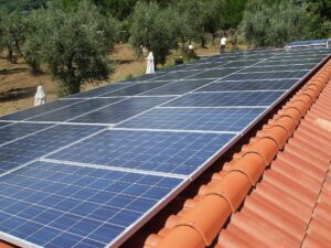 Veste uriașă pentru românii cu panouri solare! Cum poți scăpa de plata impozitului după noile scumpiri de 80%