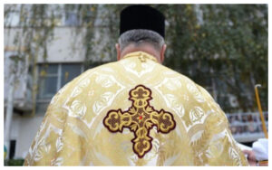 Cât a ajuns să coste sfințirea casei în 2026. Suma pe care trebuie să o scoată românii din buzunar pentru preot!