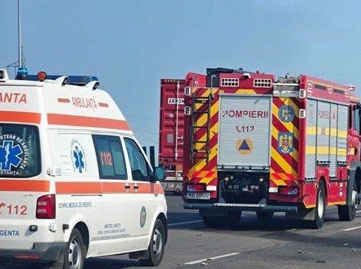 Accident în lanț pe autostrada A1. O persoană rănită a fost transportată la spital și traficul a fost deviat temporar