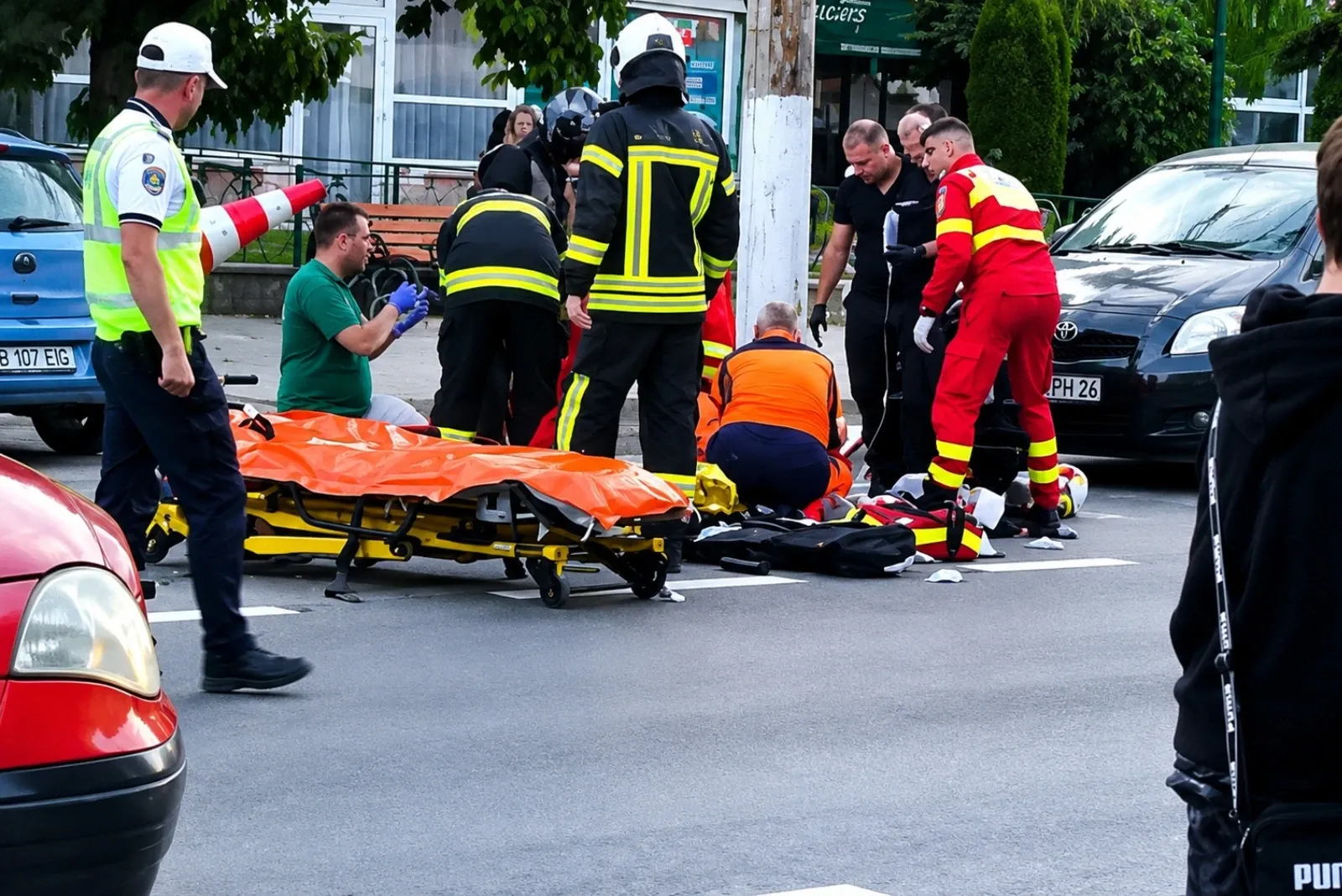ACUM. Accident înfiorător! Femeie spulberată de mașină! A murit pe loc!
