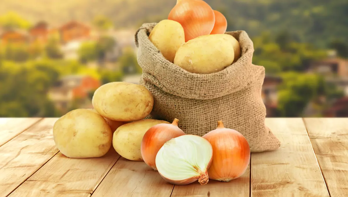 De ce nu trebuie să păstrezi cartofii lângă ceapă. Greșeala pe care o fac mulți români în bucătărie