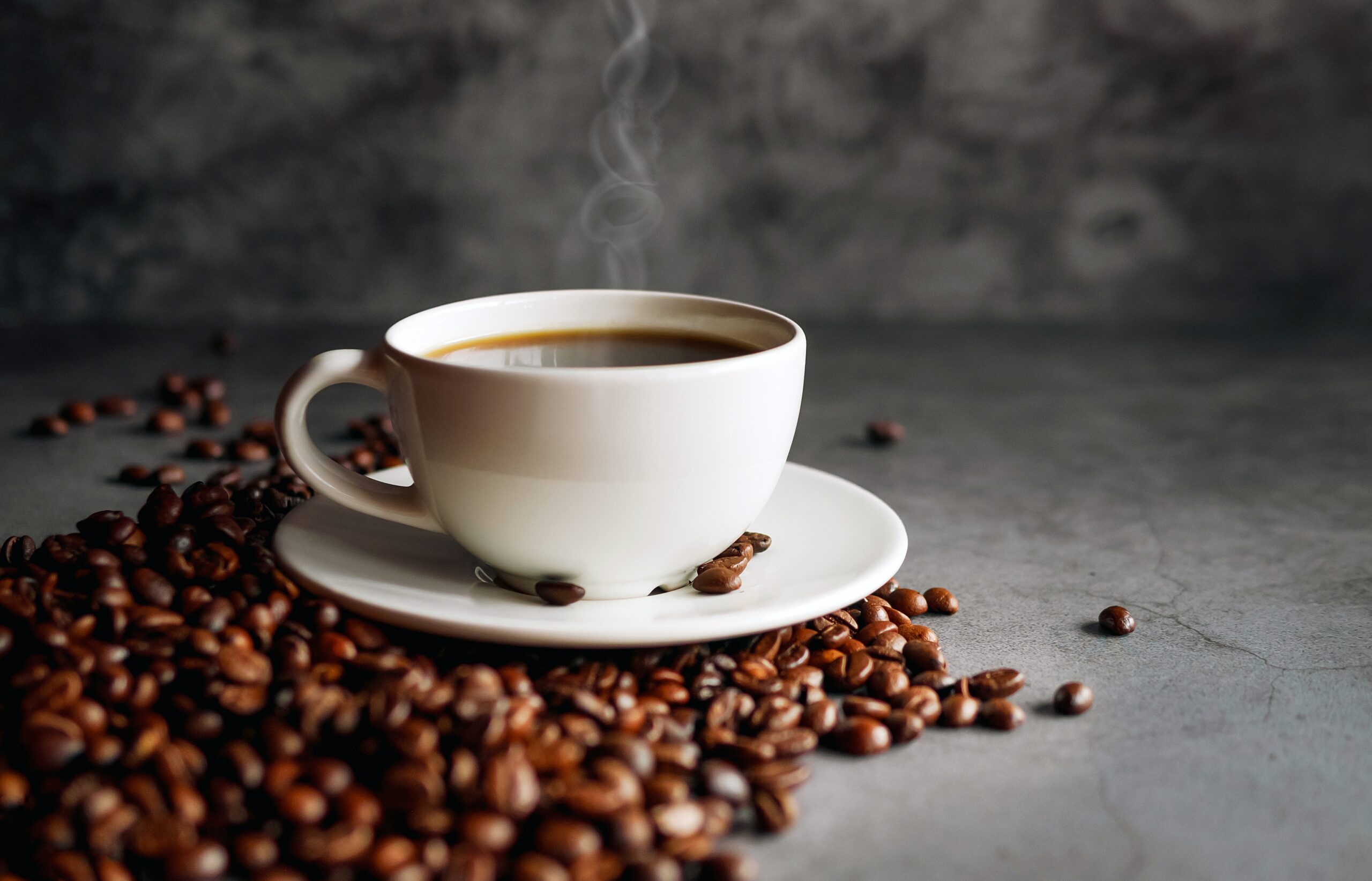 Câtă cafea poți bea zilnic fără riscuri. Specialiștii au stabilit limita exactă