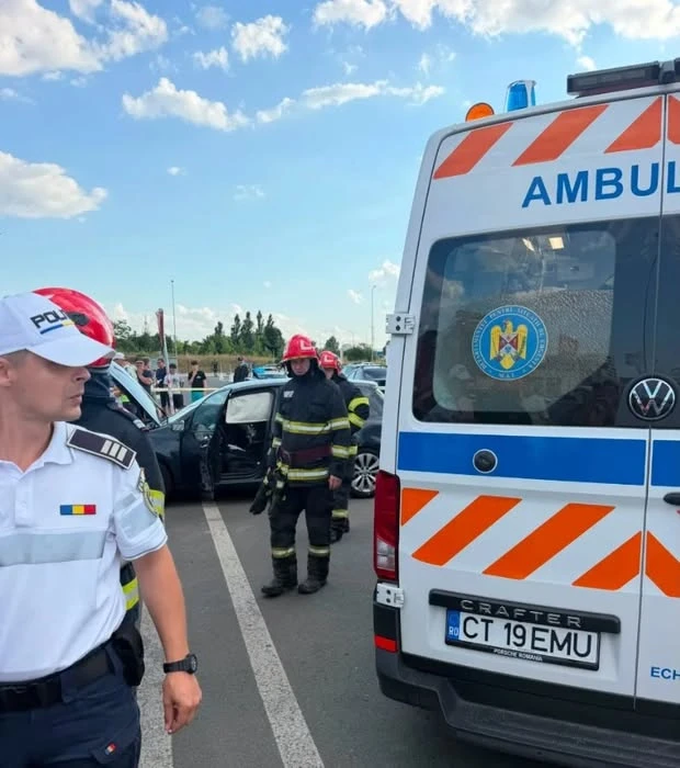 Accident rutier în parcarea unui mall din Constanța. O persoană rănită a fost transportată la spital