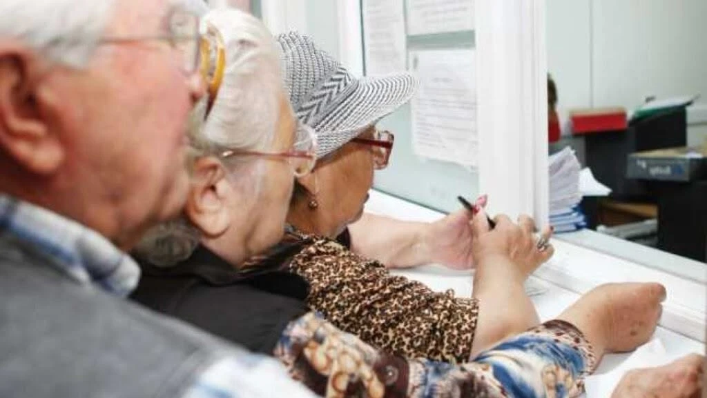 Pachet social de miliarde pentru milioane de pensionari. Ce se întâmplă cu ajutoarele financiare și contribuția la sănătate