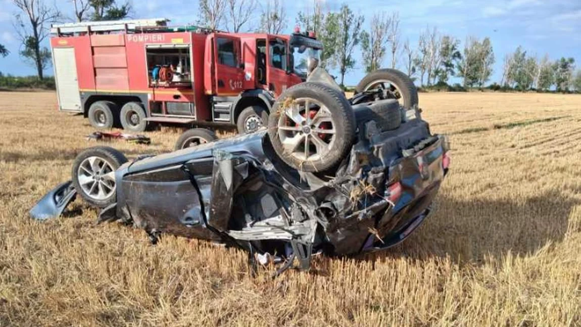 Accident grav în Giurgiu. Doi tineri au fost răniți după ce mașina în care se aflau s-a izbit de un autotren