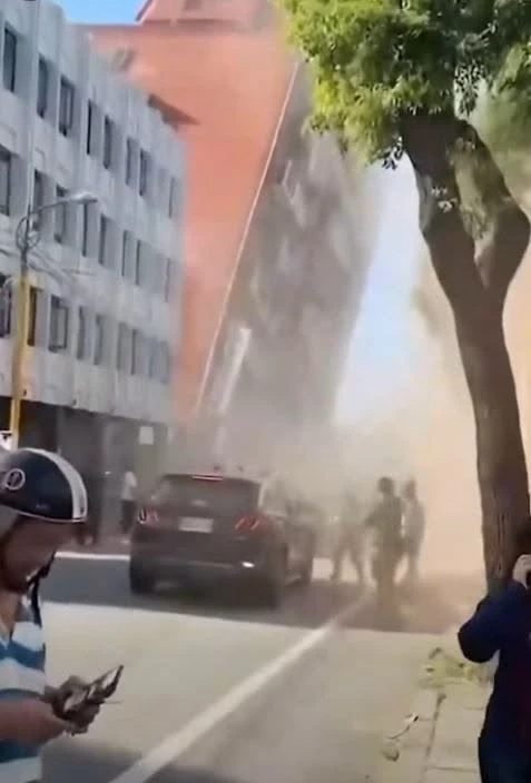 Cutremur devastator în Indonezia. Cinci morți și clădiri prăbușite după un seism cu magnitudinea de 7,7 grade