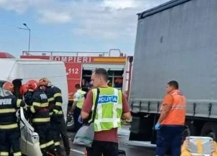 Accident grav pe DN 2-E85, la ieșirea din Roman. Trei persoane au fost rănite, printre care și un copil