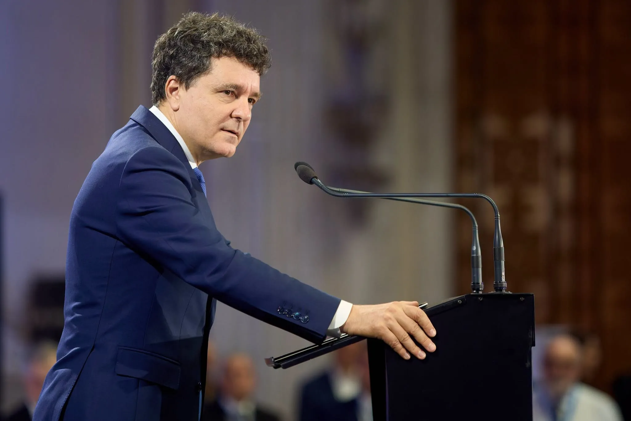 Noua lege a salarizării. Sporurile de vechime se păstrează pentru bugetari