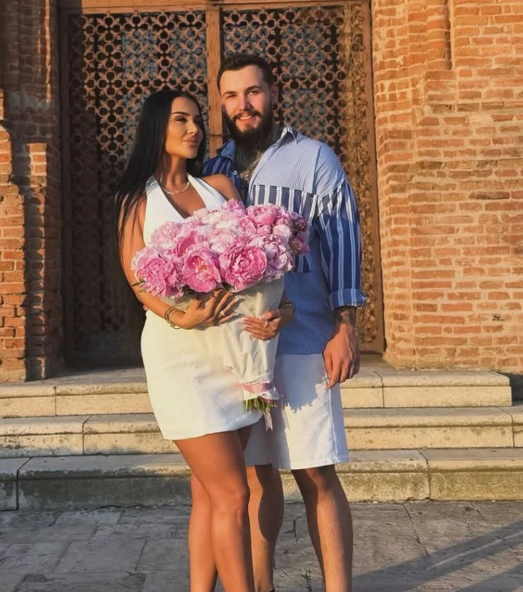 Robert de la Casa iubirii iubește din nou. Cine este bruneta care l-a cucerit