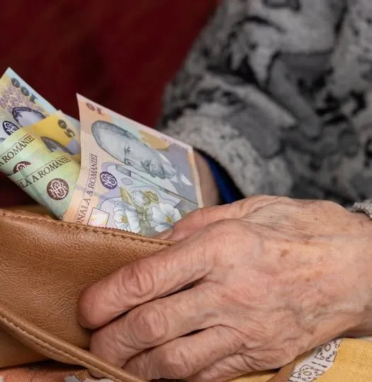 Bani în plus pentru pensionari în decembrie. Cine primește ajutorul de 500 de lei