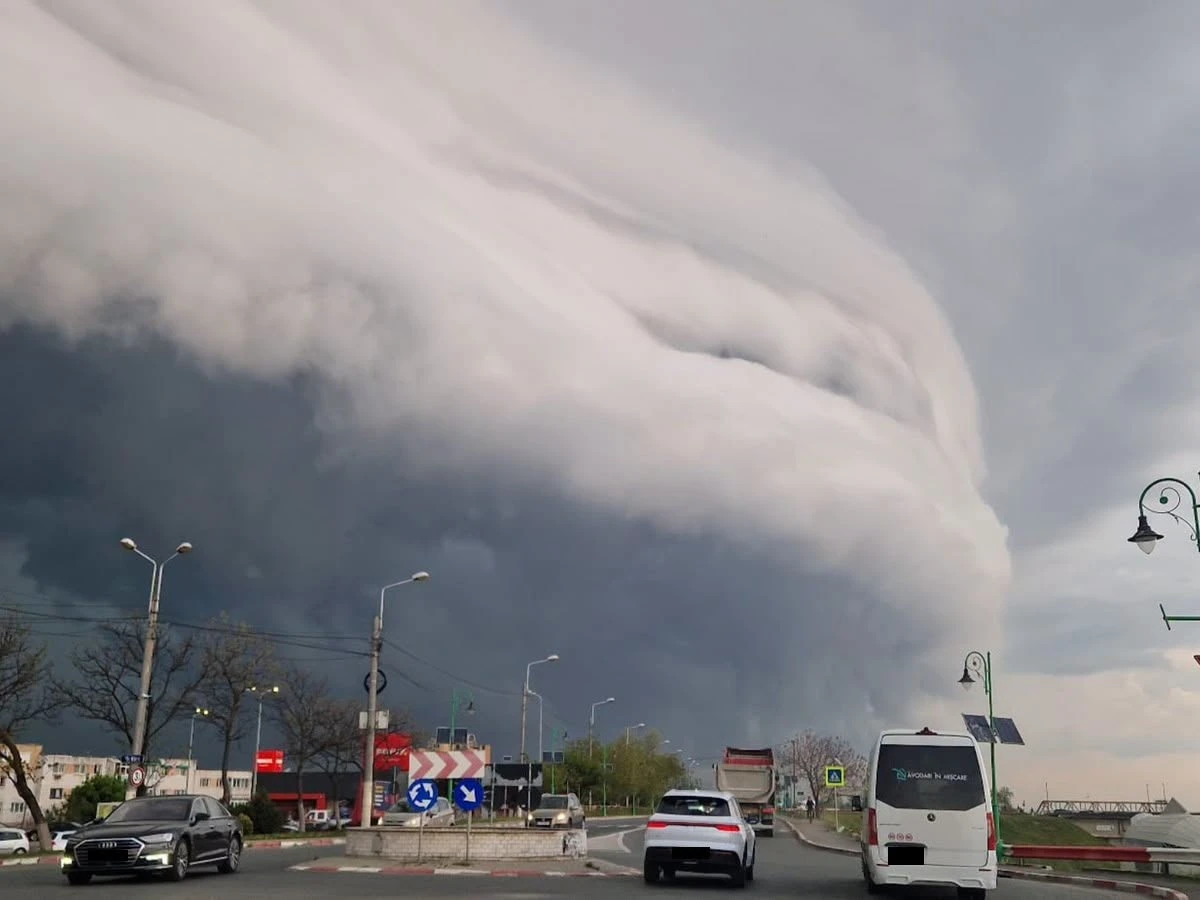 Cod galben ANM. Caniculă de 37 de grade și instabilitate atmosferică accentuată în Capitală