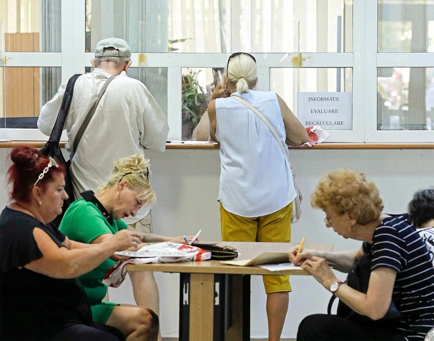 O româncă din Gorj a ieșit la pensie cu 4.197 de lei, dar refuză decizia Casei de Pensii