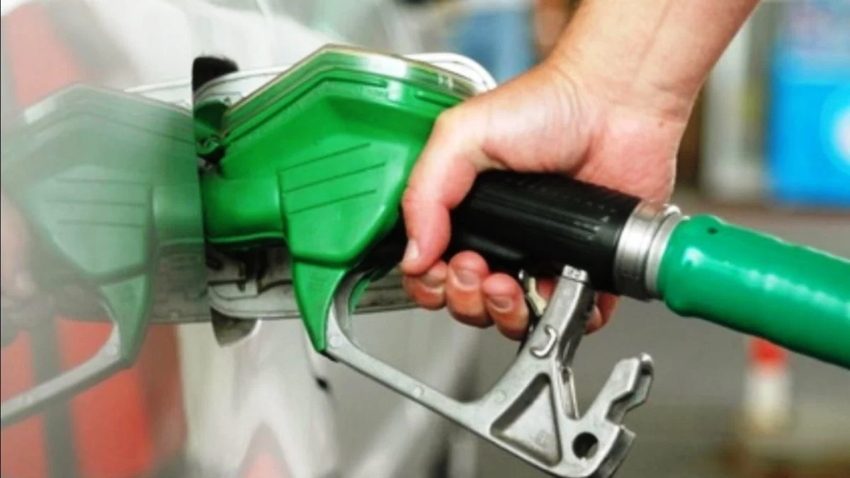 Noi scumpiri la carburanți. Motorina și benzina au ajuns la prețuri record în stațiile OMV și Petrom