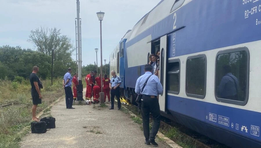 Accident feroviar în gara Mangalia. O tânără de 19 ani a fost lovită de tren după ce a traversat neregulamentar liniile ferate
