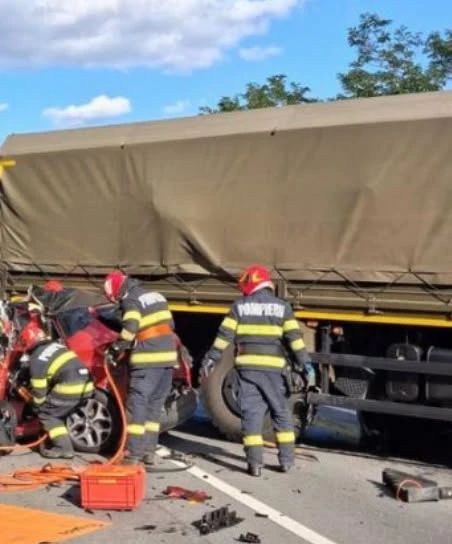 Șofer de 34 de ani din Dolj, strivit mortal de capul tractor în timp ce repara autocamionul
