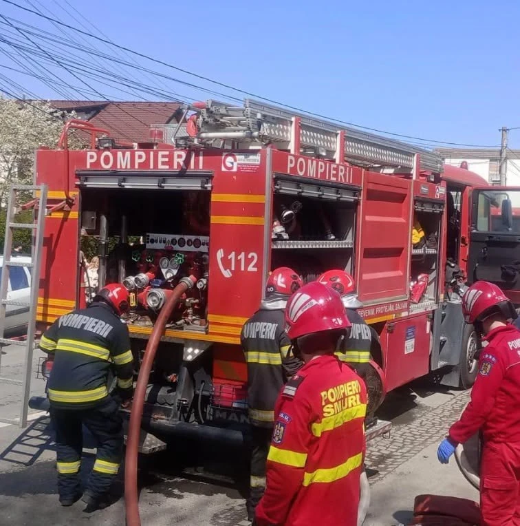 Șofer strivit de propria cabină de TIR în Craiova în timp ce încerca să facă reparații